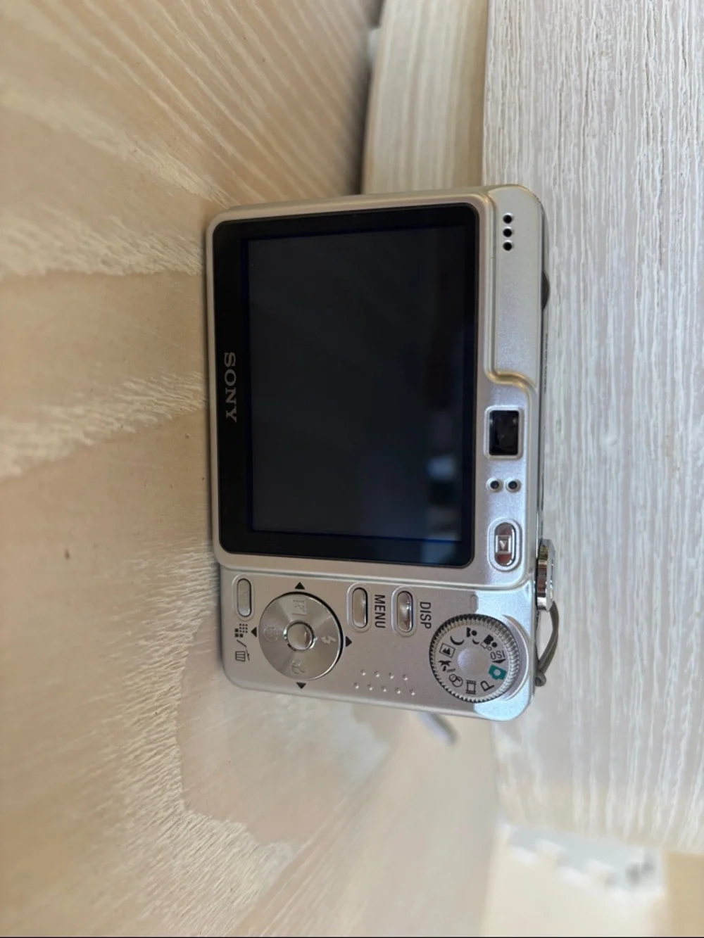 Sony Compact Point-and-Shoot Camera in Silver - Picture 8 of 14